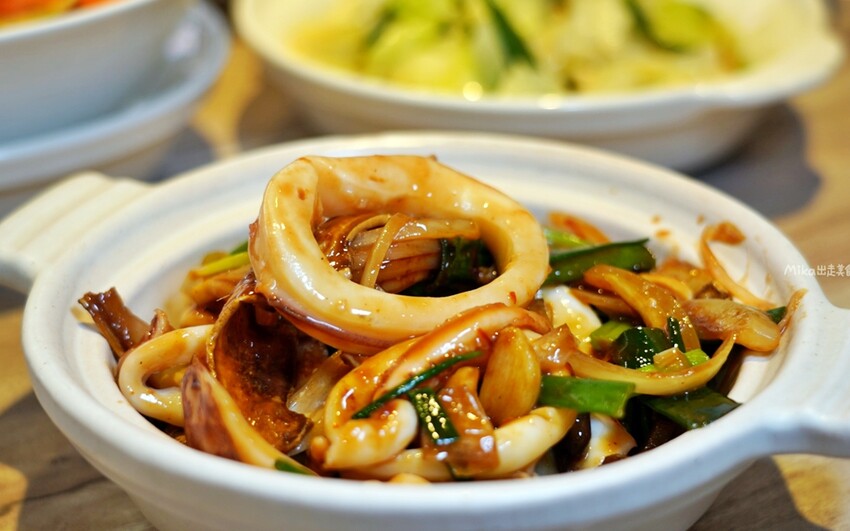 桃園超人氣熱炒店!平價88道菜任選「呷尬八八快炒」內用白飯吃到飽。