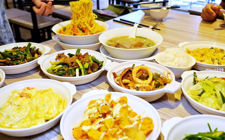 桃園超人氣熱炒店!平價88道菜任選「呷尬八八快炒」內用白飯吃到飽。