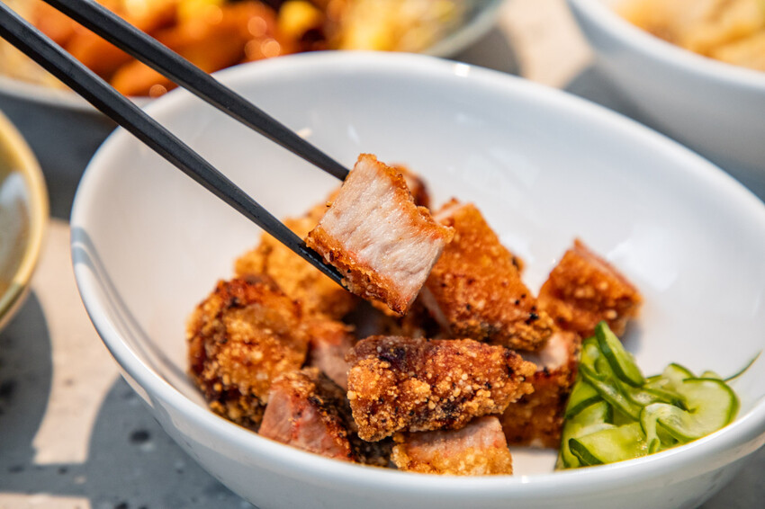 【石本石本女臣】信義區新開幕中式料理,軌道送餐炫酷體。