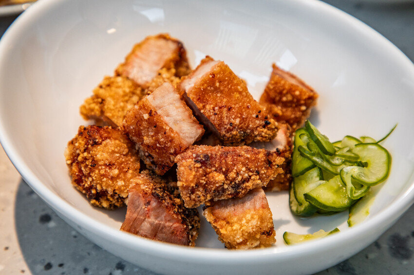 【石本石本女臣】信義區新開幕中式料理,軌道送餐炫酷體。