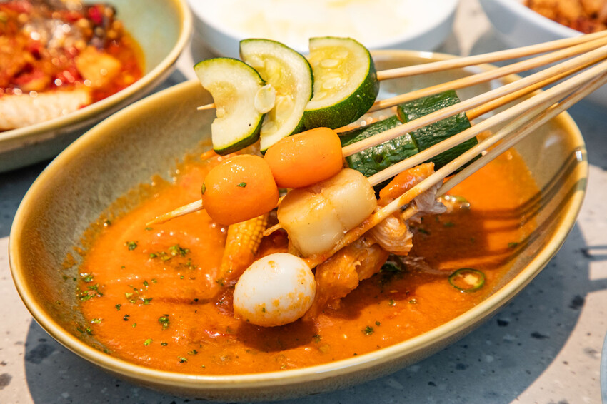 【石本石本女臣】信義區新開幕中式料理,軌道送餐炫酷體。