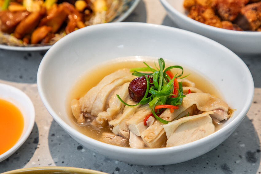 【石本石本女臣】信義區新開幕中式料理,軌道送餐炫酷體。