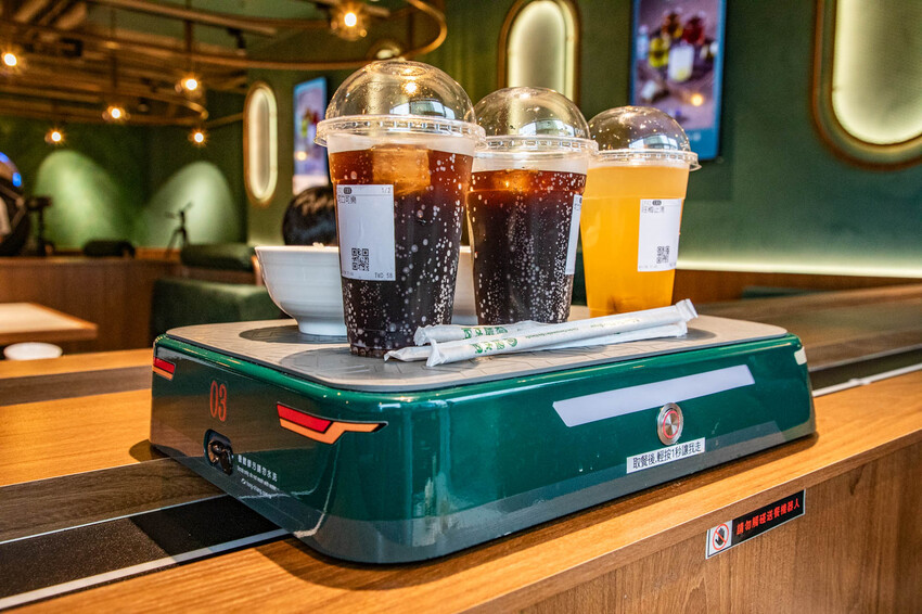 【石本石本女臣】信義區新開幕中式料理,軌道送餐炫酷體。