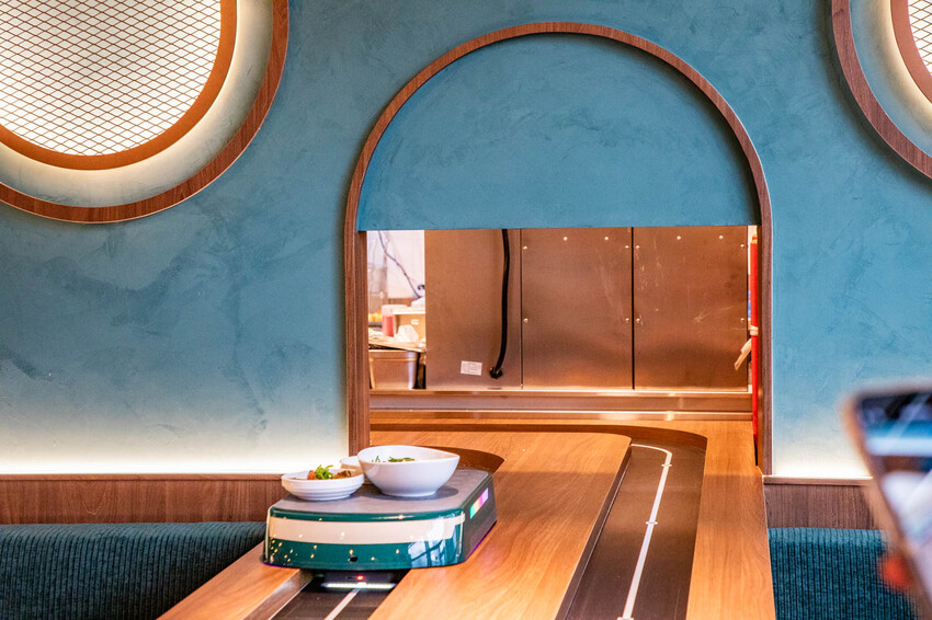 【石本石本女臣】信義區新開幕中式料理,軌道送餐炫酷體。