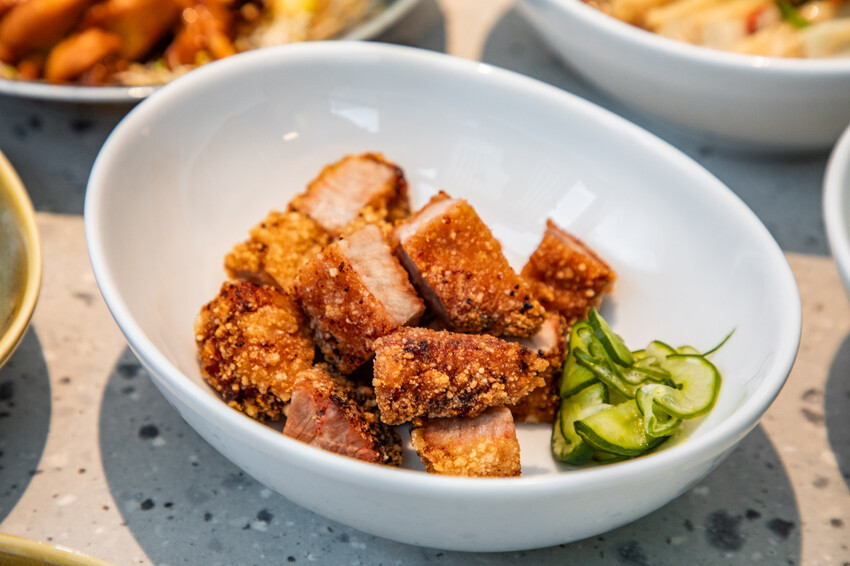 【石本石本女臣】信義區新開幕中式料理,軌道送餐炫酷體。