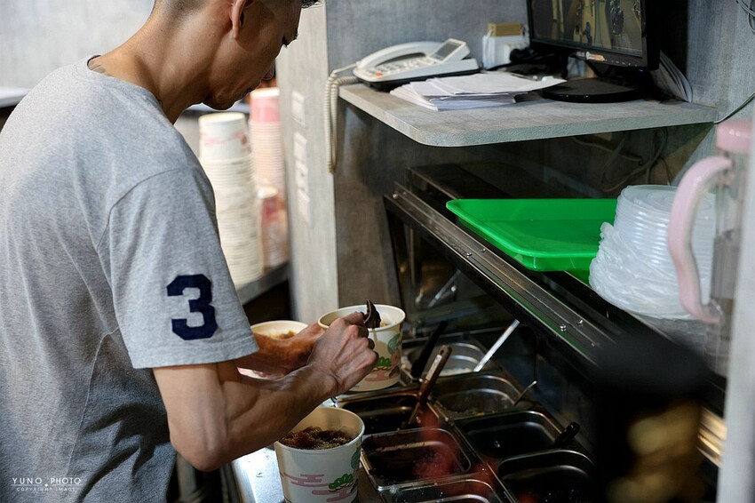 宜蘭縣羅東鎮芋頭控的天堂！香甜綿密 入口即化 一試成主顧 冰品/豆花/燒仙草/紅豆湯｜山越芋頭之家(羅東夜市)