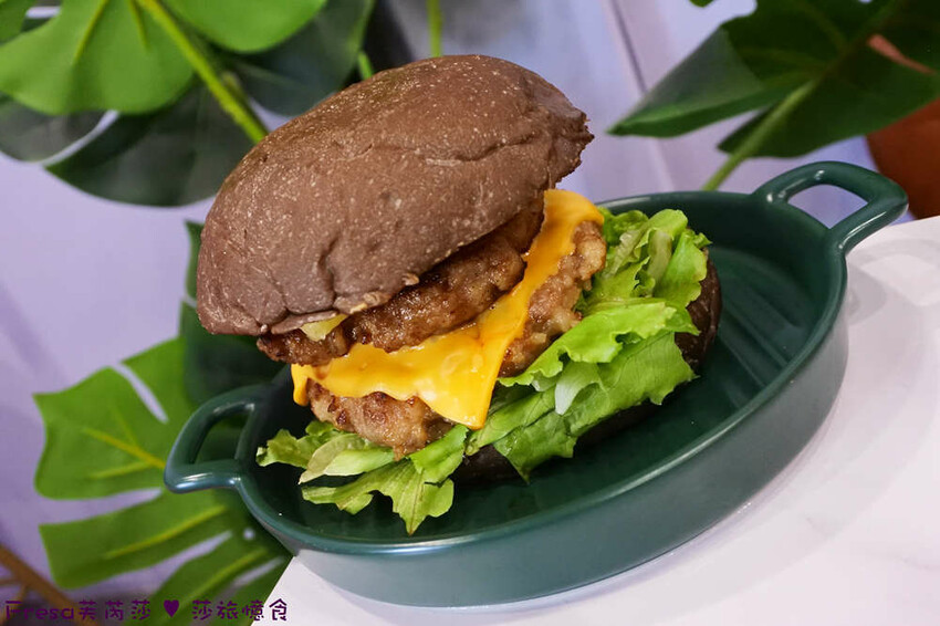 台南市善化區台南早午餐【玏食早午餐】九點開賣！爌肉飯＋豬腳飯一早吃飽飽.推薦８盎司漢堡排堡、芋泥肉鬆焦糖吐司│善化