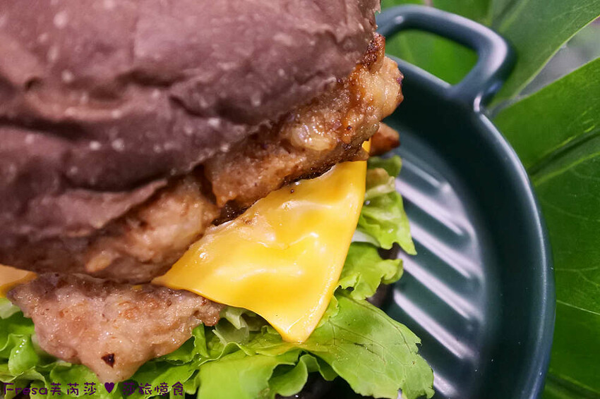 台南市善化區台南早午餐【玏食早午餐】九點開賣！爌肉飯＋豬腳飯一早吃飽飽.推薦８盎司漢堡排堡、芋泥肉鬆焦糖吐司│善化