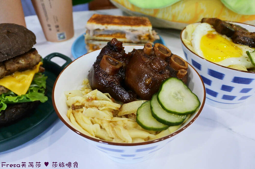 台南市善化區台南早午餐【玏食早午餐】九點開賣！爌肉飯＋豬腳飯一早吃飽飽.推薦８盎司漢堡排堡、芋泥肉鬆焦糖吐司│善化