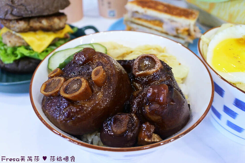 台南市善化區台南早午餐【玏食早午餐】九點開賣！爌肉飯＋豬腳飯一早吃飽飽.推薦８盎司漢堡排堡、芋泥肉鬆焦糖吐司│善化