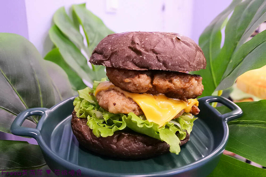 台南市善化區台南早午餐【玏食早午餐】九點開賣！爌肉飯＋豬腳飯一早吃飽飽.推薦８盎司漢堡排堡、芋泥肉鬆焦糖吐司│善化