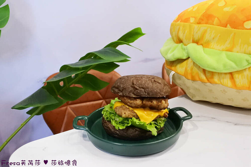 台南市善化區台南早午餐【玏食早午餐】九點開賣！爌肉飯＋豬腳飯一早吃飽飽.推薦８盎司漢堡排堡、芋泥肉鬆焦糖吐司│善化