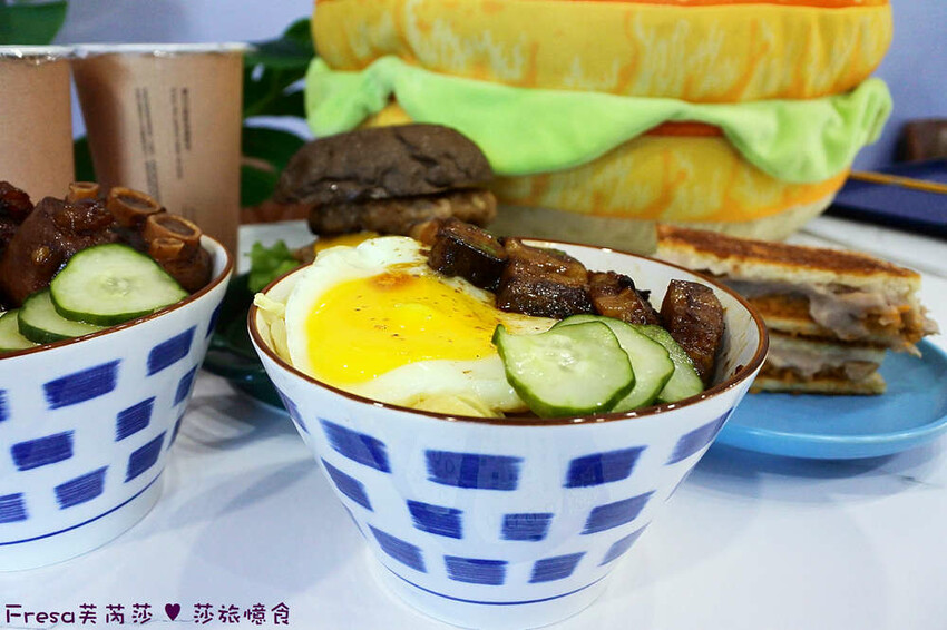 台南市善化區台南早午餐【玏食早午餐】九點開賣！爌肉飯＋豬腳飯一早吃飽飽.推薦８盎司漢堡排堡、芋泥肉鬆焦糖吐司│善化