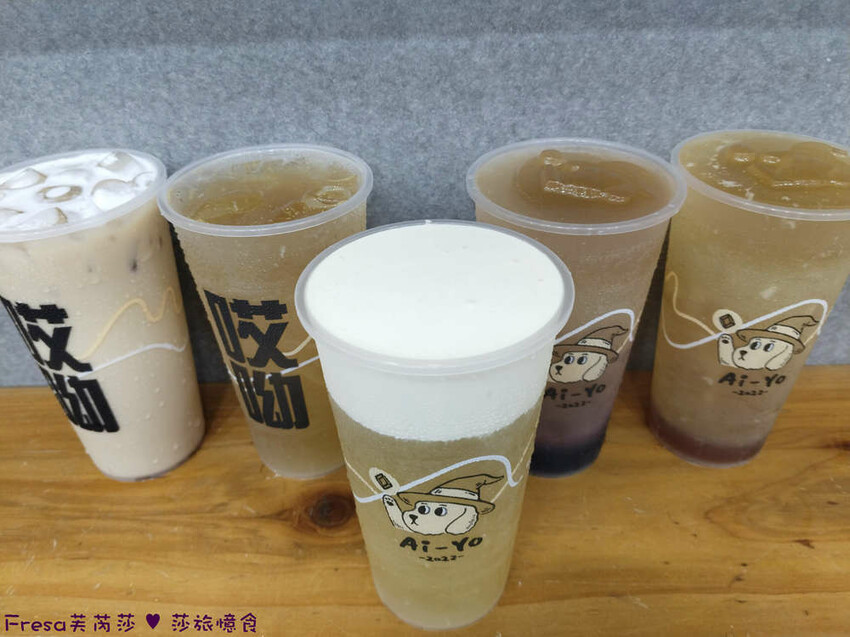 高雄市三民區高雄飲品【Ai-Yo哎呦愛玉】漂浮巨狗凍大升級！萌Ｑ愛玉＋檸檬爽勁！開心果奶蓋好喝濃郁│吉林街夜市│三民美食