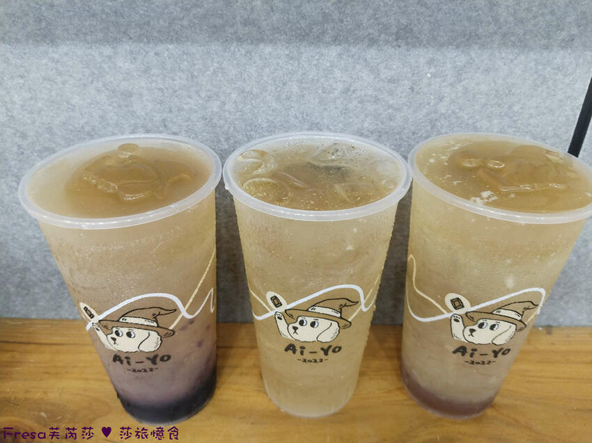 高雄市三民區高雄飲品【Ai-Yo哎呦愛玉】漂浮巨狗凍大升級！萌Ｑ愛玉＋檸檬爽勁！開心果奶蓋好喝濃郁│吉林街夜市│三民美食
