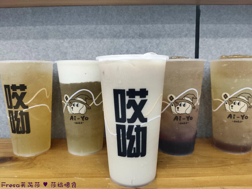 高雄市三民區高雄飲品【Ai-Yo哎呦愛玉】漂浮巨狗凍大升級！萌Ｑ愛玉＋檸檬爽勁！開心果奶蓋好喝濃郁│吉林街夜市│三民美食