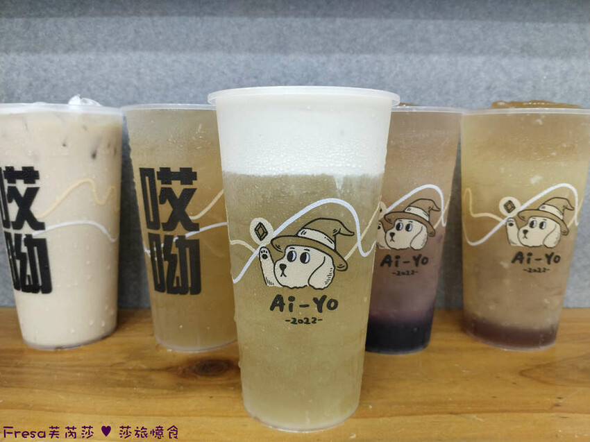 高雄市三民區高雄飲品【Ai-Yo哎呦愛玉】漂浮巨狗凍大升級！萌Ｑ愛玉＋檸檬爽勁！開心果奶蓋好喝濃郁│吉林街夜市│三民美食