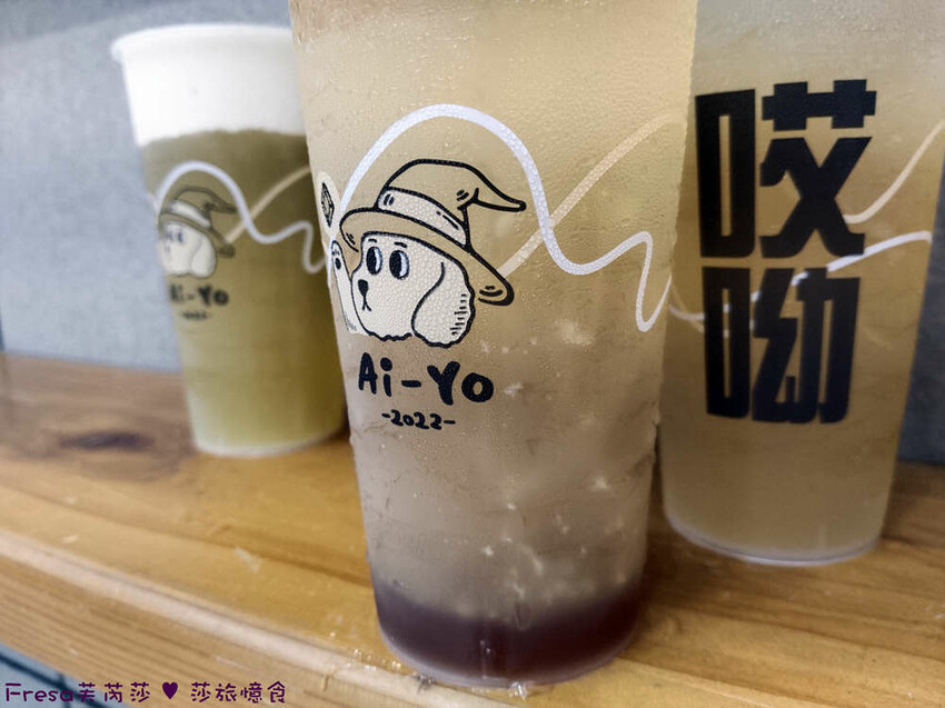 高雄市三民區高雄飲品【Ai-Yo哎呦愛玉】漂浮巨狗凍大升級！萌Ｑ愛玉＋檸檬爽勁！開心果奶蓋好喝濃郁│吉林街夜市│三民美食