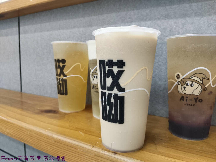 高雄市三民區高雄飲品【Ai-Yo哎呦愛玉】漂浮巨狗凍大升級！萌Ｑ愛玉＋檸檬爽勁！開心果奶蓋好喝濃郁│吉林街夜市│三民美食