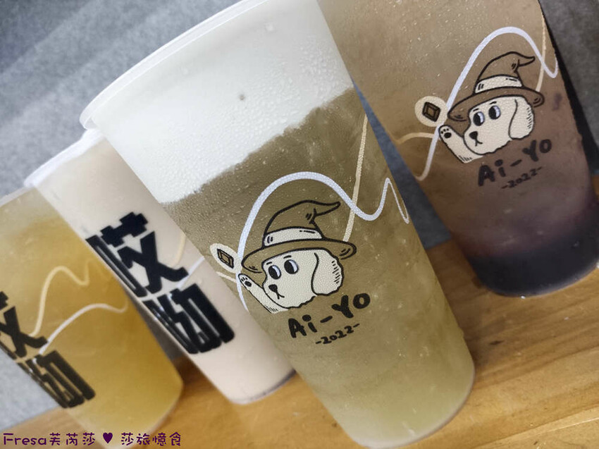 高雄市三民區高雄飲品【Ai-Yo哎呦愛玉】漂浮巨狗凍大升級！萌Ｑ愛玉＋檸檬爽勁！開心果奶蓋好喝濃郁│吉林街夜市│三民美食