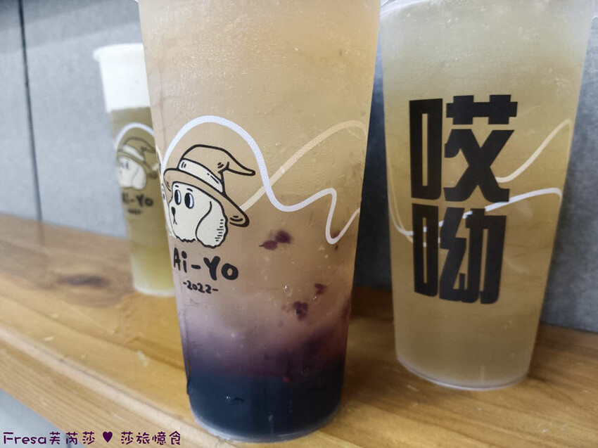 高雄市三民區高雄飲品【Ai-Yo哎呦愛玉】漂浮巨狗凍大升級！萌Ｑ愛玉＋檸檬爽勁！開心果奶蓋好喝濃郁│吉林街夜市│三民美食