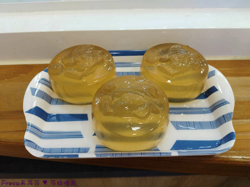 高雄市三民區高雄飲品【Ai-Yo哎呦愛玉】漂浮巨狗凍大升級！萌Ｑ愛玉＋檸檬爽勁！開心果奶蓋好喝濃郁│吉林街夜市│三民美食