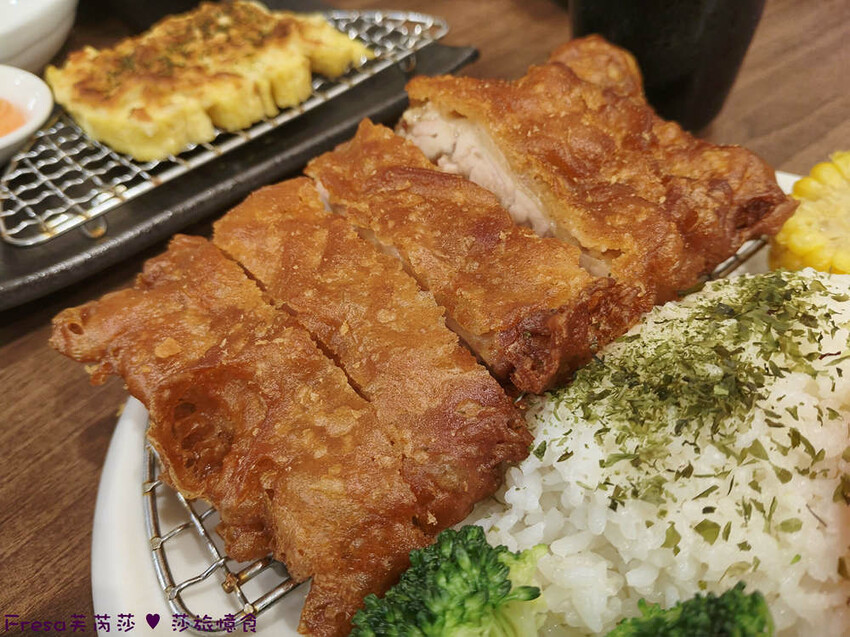 嘉義市東區嘉義拉麵【熊富手打烏龍麵館】檜意森活村附近餐廳.厚韻咖哩香!Q勁烏龍麵醇濃湯頭.還有素食烏龍麵│阿里山