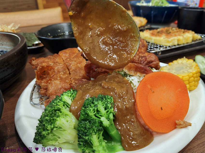 嘉義市東區嘉義拉麵【熊富手打烏龍麵館】檜意森活村附近餐廳.厚韻咖哩香!Q勁烏龍麵醇濃湯頭.還有素食烏龍麵│阿里山