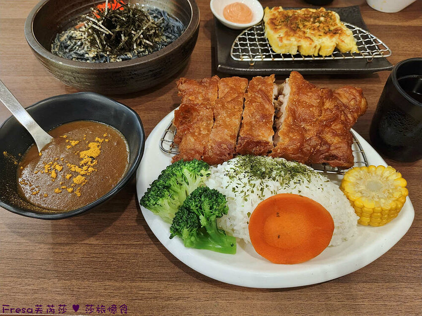 嘉義市東區嘉義拉麵【熊富手打烏龍麵館】檜意森活村附近餐廳.厚韻咖哩香!Q勁烏龍麵醇濃湯頭.還有素食烏龍麵│阿里山