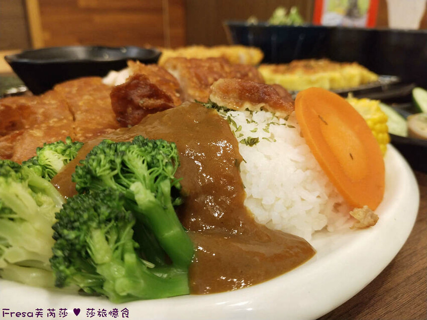 嘉義市東區嘉義拉麵【熊富手打烏龍麵館】檜意森活村附近餐廳.厚韻咖哩香!Q勁烏龍麵醇濃湯頭.還有素食烏龍麵│阿里山