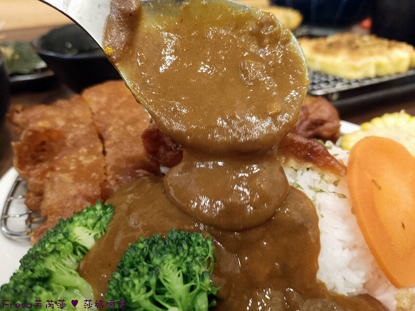 嘉義市東區嘉義拉麵【熊富手打烏龍麵館】檜意森活村附近餐廳.厚韻咖哩香!Q勁烏龍麵醇濃湯頭.還有素食烏龍麵│阿里山