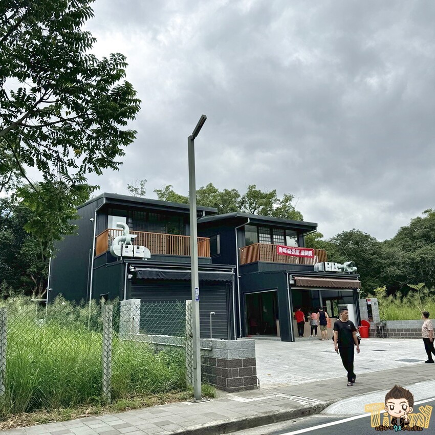 新竹市東區傳承三代超過五十年的青草湖木家香腸回歸囉🎉彈珠台打香腸最高可中四條香腸！- 跟著踢小米吃喝玩樂趣