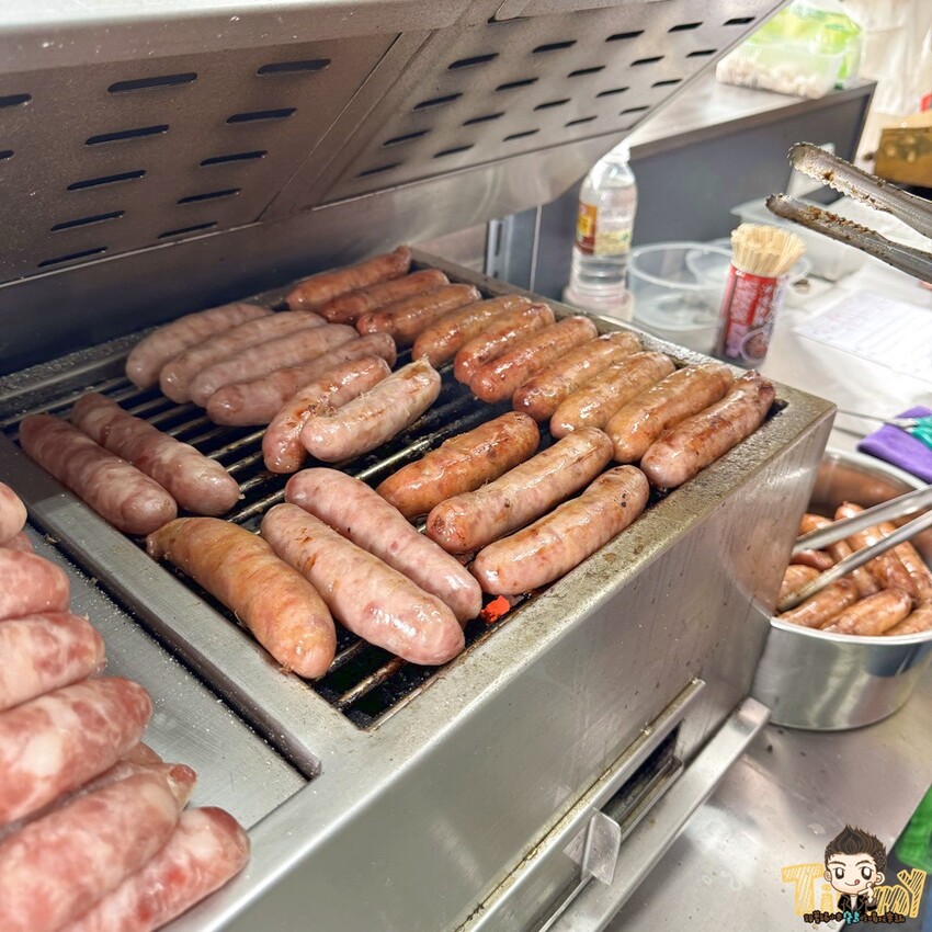 新竹市東區傳承三代超過五十年的青草湖木家香腸回歸囉🎉彈珠台打香腸最高可中四條香腸！- 跟著踢小米吃喝玩樂趣