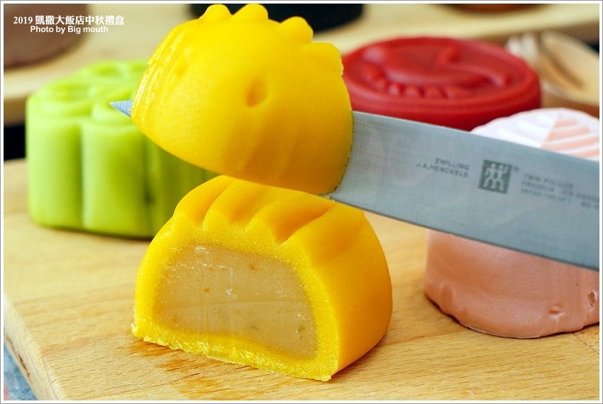 【2019中秋禮盒】凱撒大飯店經典廣式月餅「藏月禮盒」、台灣手搖茶飲創意口味「茗月禮盒」，送禮大器、好吃又好看!