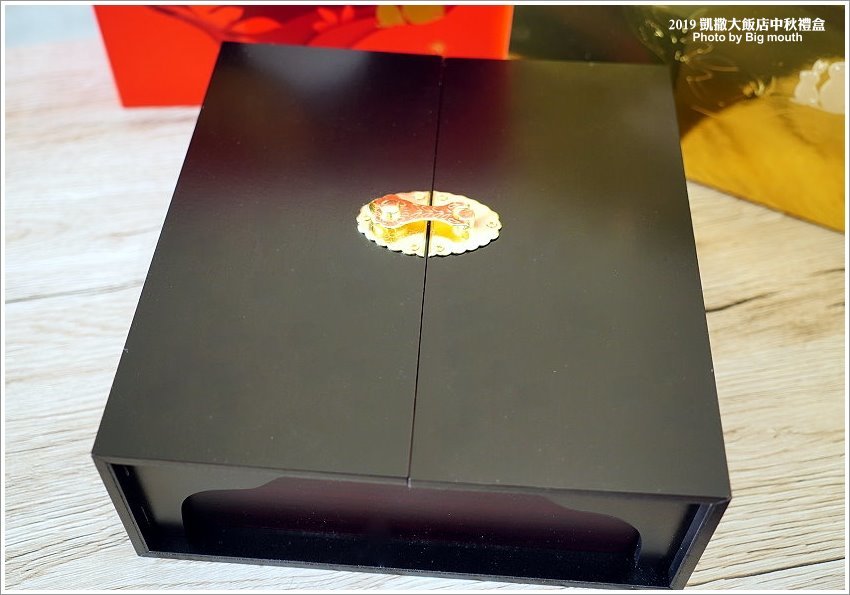 【2019中秋禮盒】凱撒大飯店經典廣式月餅「藏月禮盒」、台灣手搖茶飲創意口味「茗月禮盒」，送禮大器、好吃又好看!