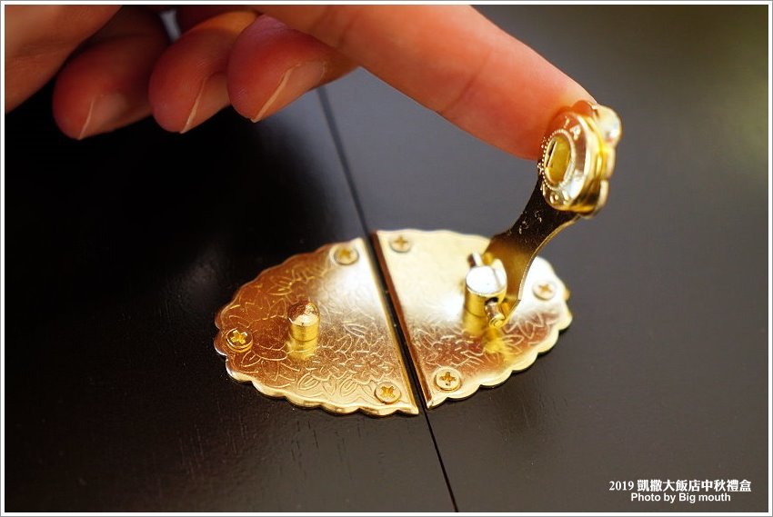 【2019中秋禮盒】凱撒大飯店經典廣式月餅「藏月禮盒」、台灣手搖茶飲創意口味「茗月禮盒」，送禮大器、好吃又好看!