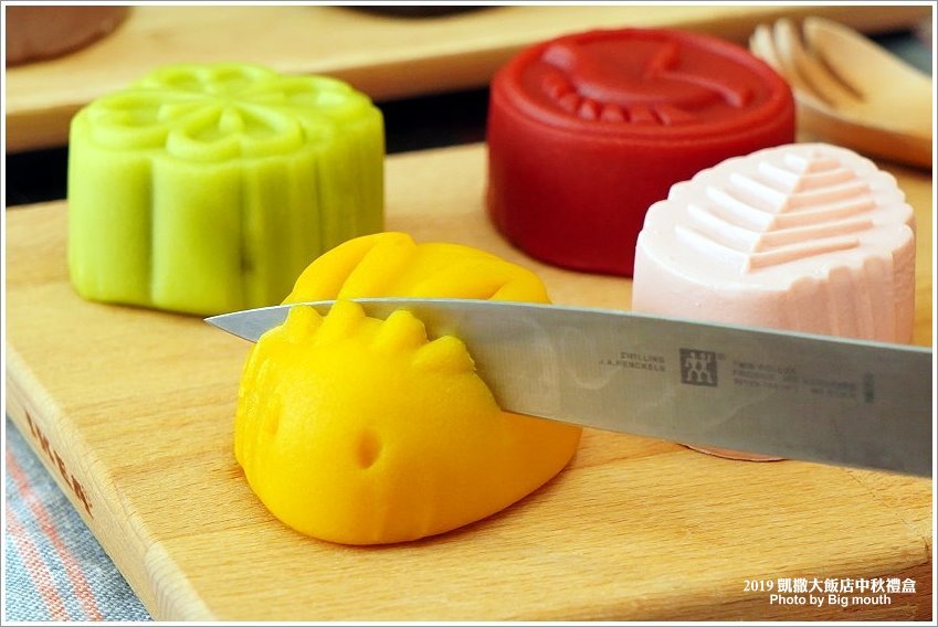 【2019中秋禮盒】凱撒大飯店經典廣式月餅「藏月禮盒」、台灣手搖茶飲創意口味「茗月禮盒」，送禮大器、好吃又好看!