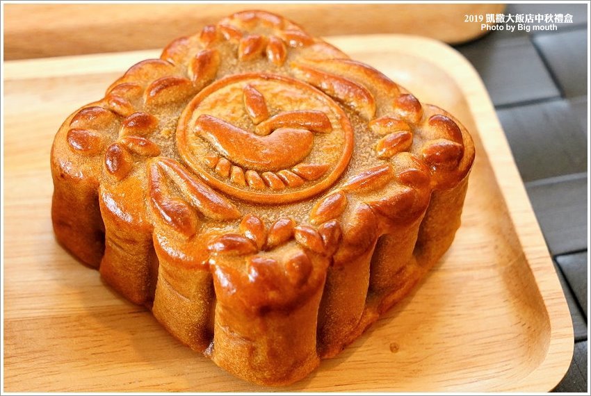 【2019中秋禮盒】凱撒大飯店經典廣式月餅「藏月禮盒」、台灣手搖茶飲創意口味「茗月禮盒」，送禮大器、好吃又好看!