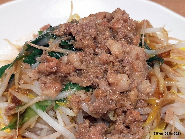 (新竹東區美食)「竹東邱記排骨酥麵-新竹店」(Crispy spareribs noodle store)Hsinchu city, Taiwan, Jun 3, 2023, SJKen