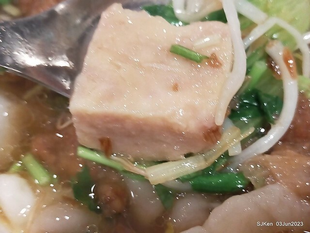 (新竹東區美食)「竹東邱記排骨酥麵-新竹店」(Crispy spareribs noodle store)Hsinchu city, Taiwan, Jun 3, 2023, SJKen