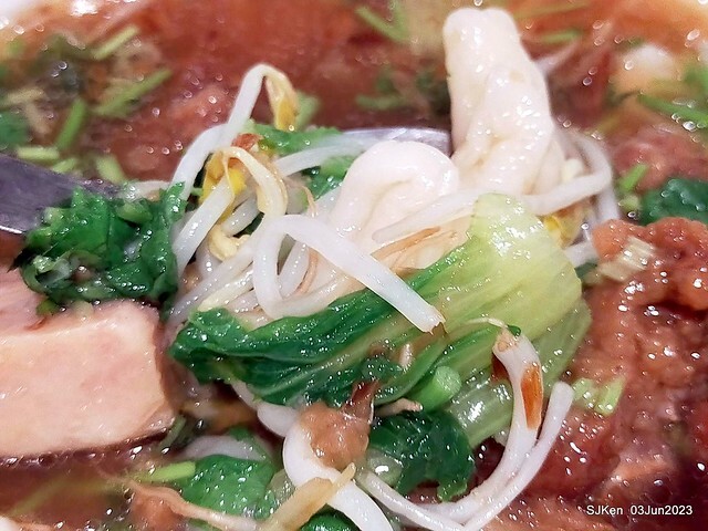 (新竹東區美食)「竹東邱記排骨酥麵-新竹店」(Crispy spareribs noodle store)Hsinchu city, Taiwan, Jun 3, 2023, SJKen