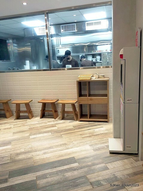 (新竹東區美食)「竹東邱記排骨酥麵-新竹店」(Crispy spareribs noodle store)Hsinchu city, Taiwan, Jun 3, 2023, SJKen