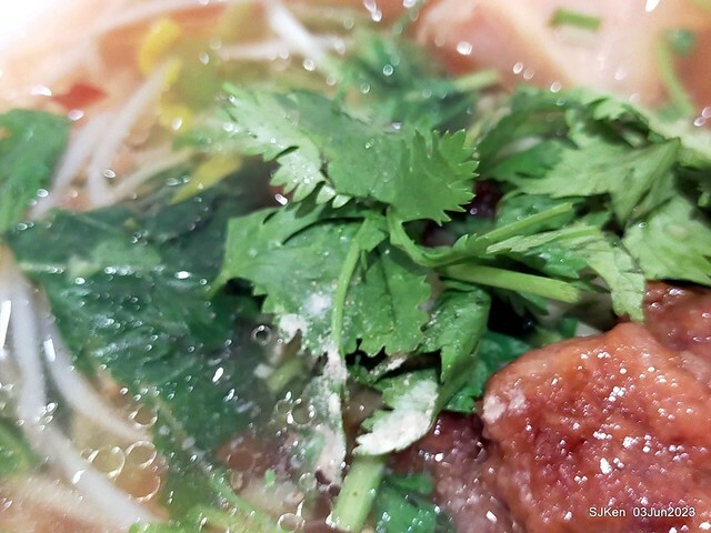 (新竹東區美食)「竹東邱記排骨酥麵-新竹店」(Crispy spareribs noodle store)Hsinchu city, Taiwan, Jun 3, 2023, SJKen