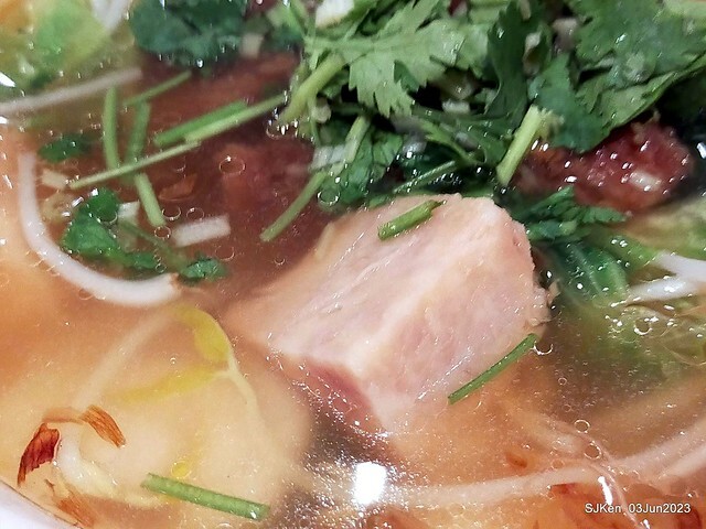 (新竹東區美食)「竹東邱記排骨酥麵-新竹店」(Crispy spareribs noodle store)Hsinchu city, Taiwan, Jun 3, 2023, SJKen