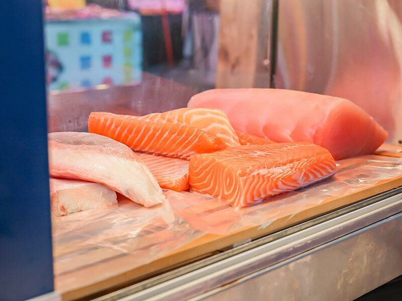 桃園新屋美食，永安漁港美食推薦，江戶壽司大生蠔超吸睛。