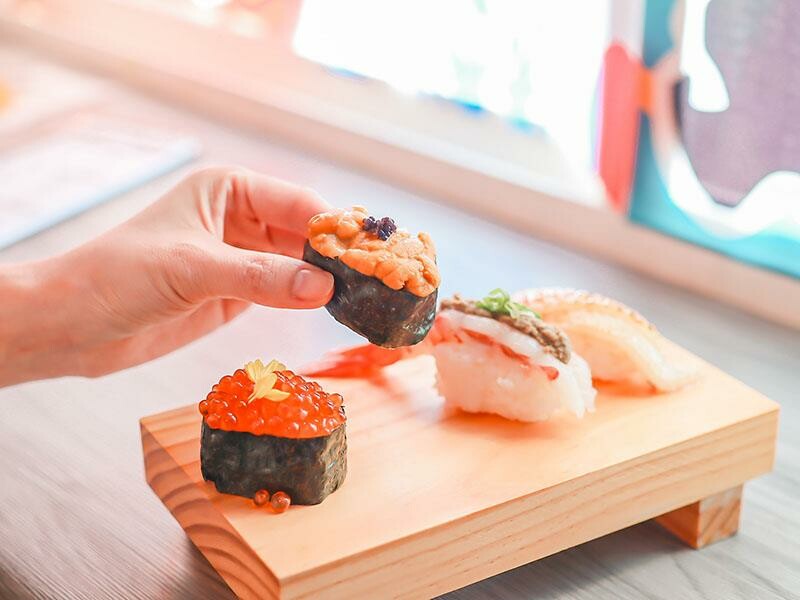 桃園新屋美食，永安漁港美食推薦，江戶壽司大生蠔超吸睛。