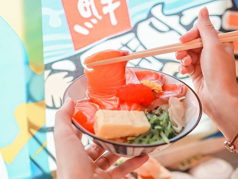 桃園新屋美食，永安漁港美食推薦，江戶壽司大生蠔超吸睛。