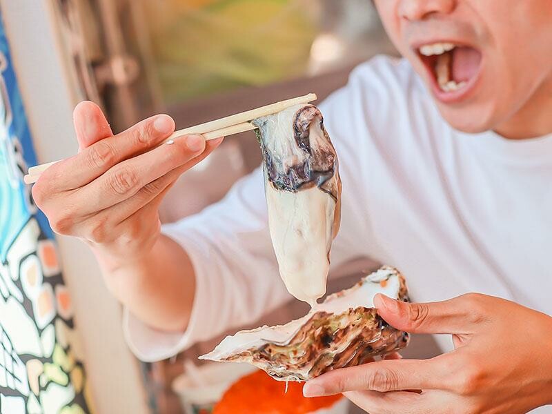 桃園新屋美食，永安漁港美食推薦，江戶壽司大生蠔超吸睛。
