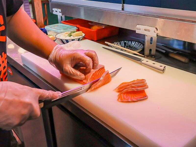 桃園新屋美食，永安漁港美食推薦，江戶壽司大生蠔超吸睛。