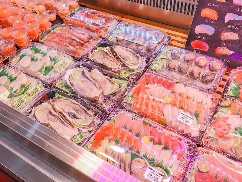 桃園新屋美食，永安漁港美食推薦，江戶壽司大生蠔超吸睛。